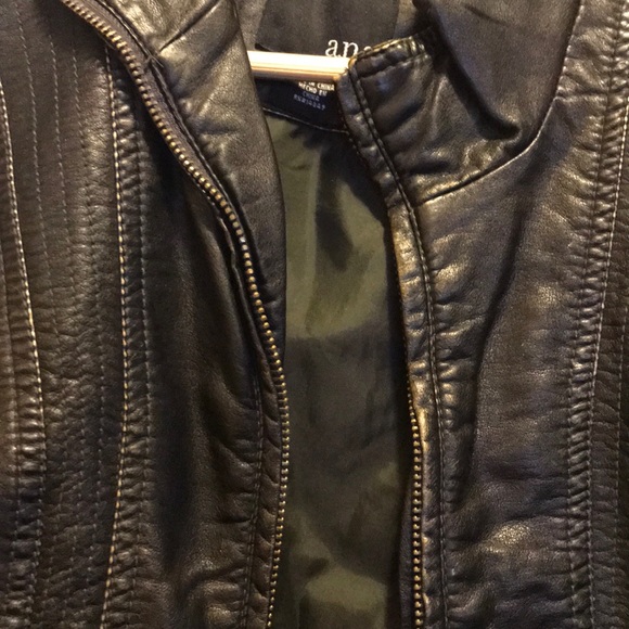 Leather jacket - Picture 3 of 3